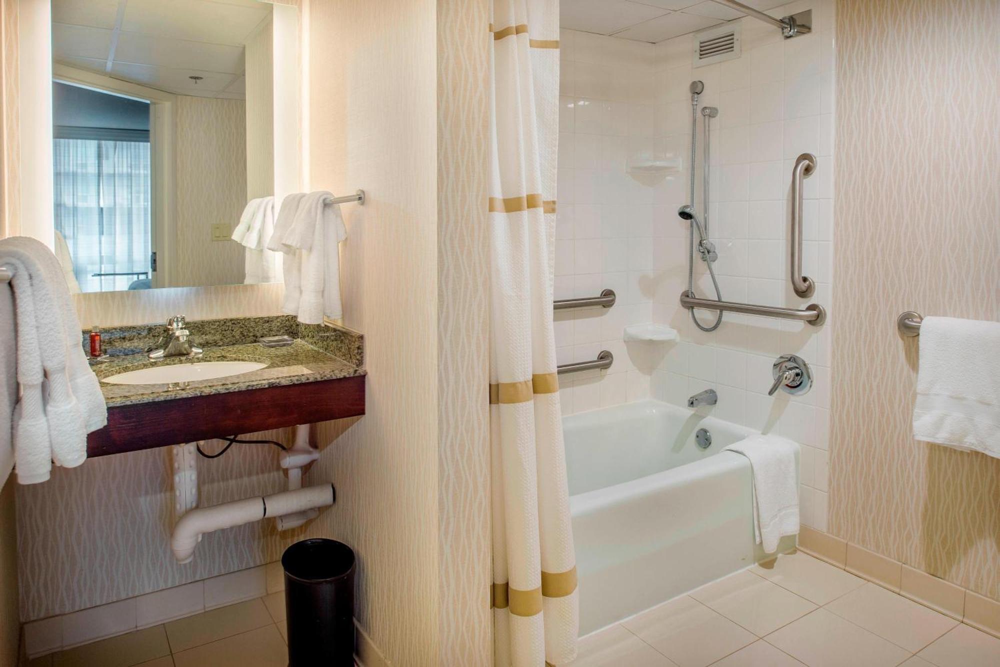 แมริออท เซนต์หลุยส์ แอร์พอร์ต Hotel Edmundson ภายนอก รูปภาพ