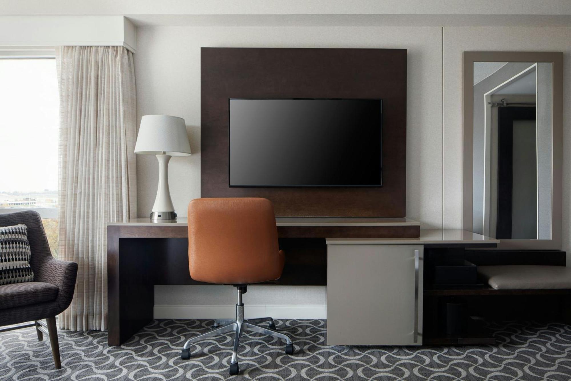 แมริออท เซนต์หลุยส์ แอร์พอร์ต Hotel Edmundson ภายนอก รูปภาพ