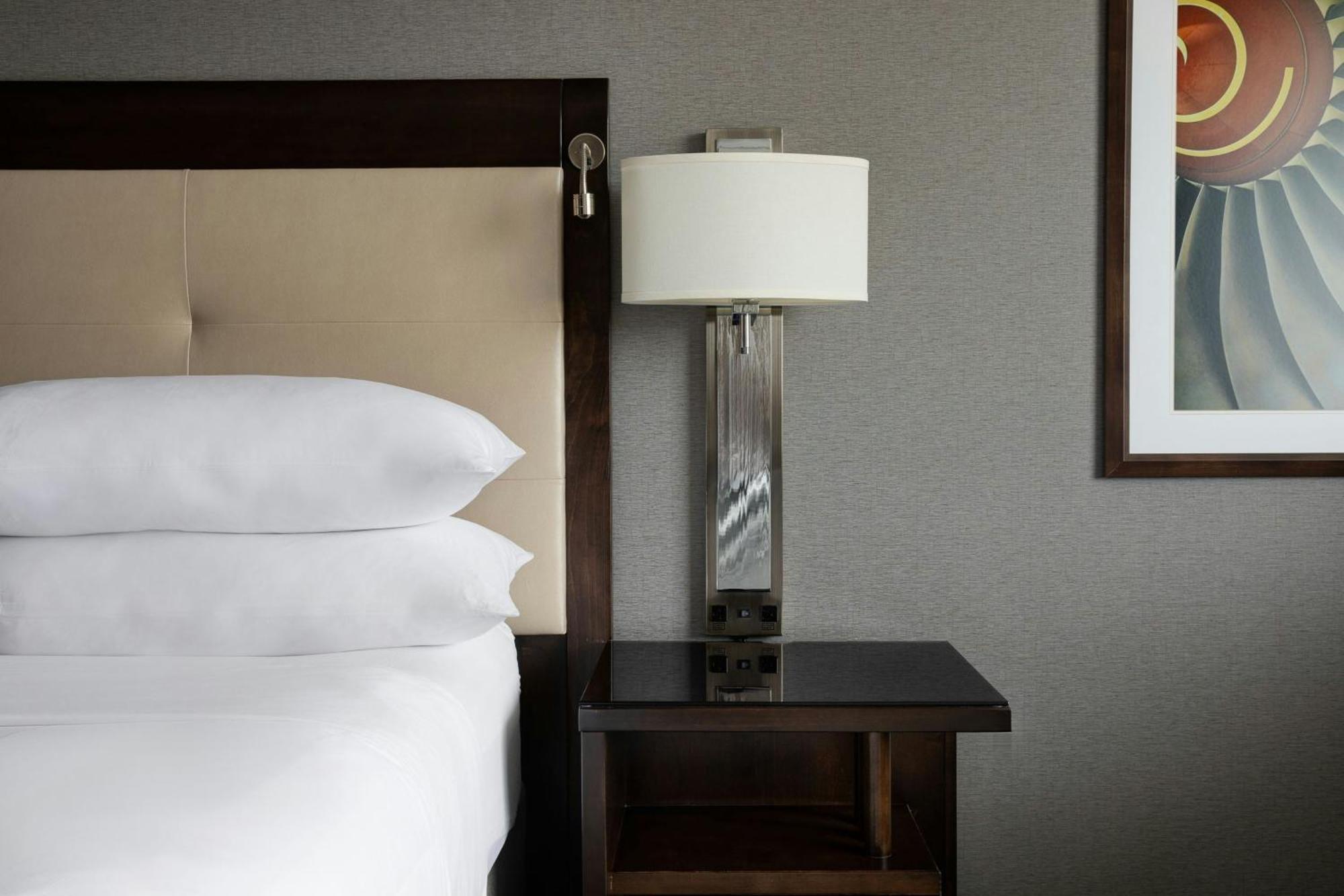 แมริออท เซนต์หลุยส์ แอร์พอร์ต Hotel Edmundson ภายนอก รูปภาพ