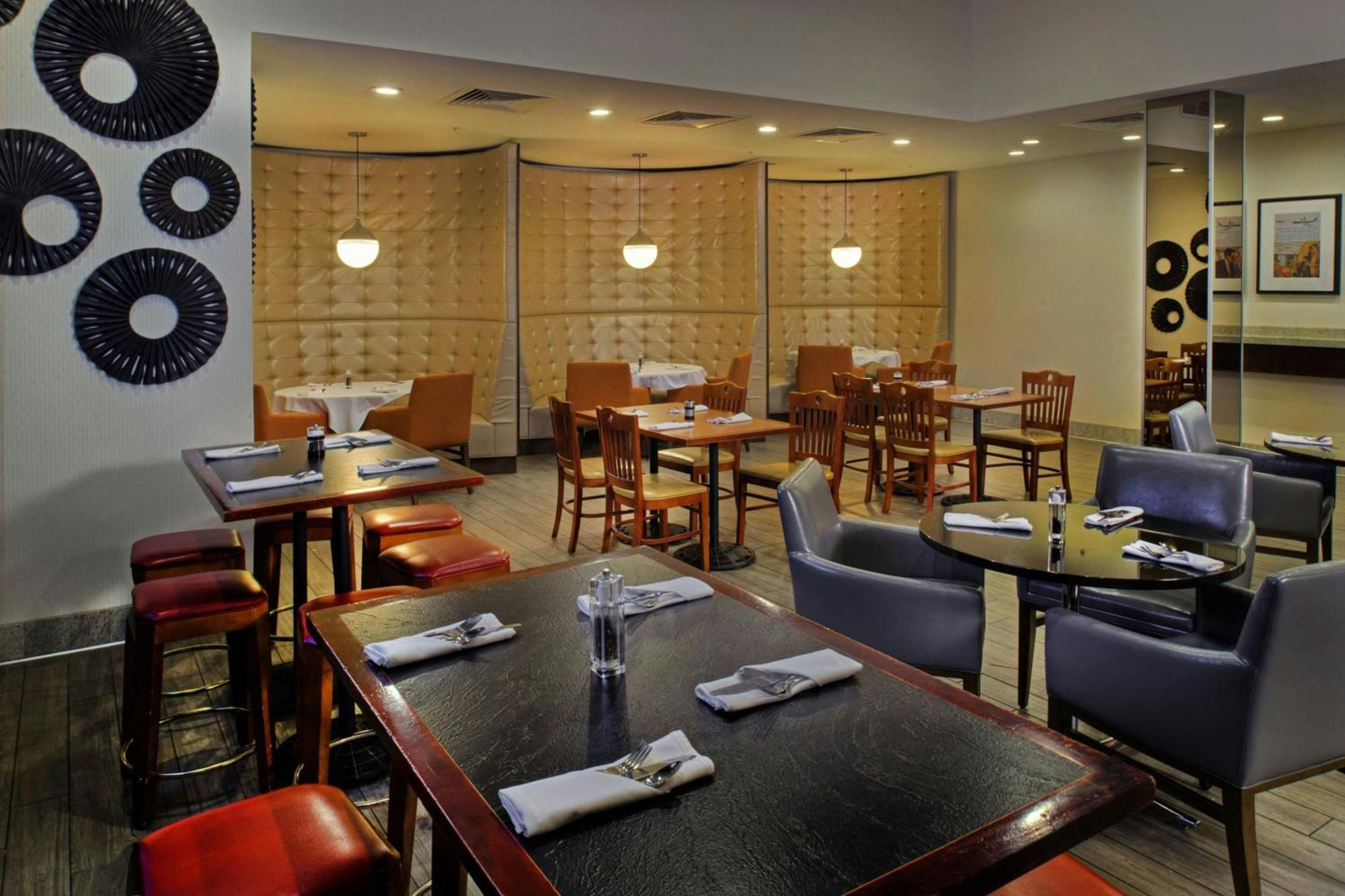 แมริออท เซนต์หลุยส์ แอร์พอร์ต Hotel Edmundson ภายนอก รูปภาพ